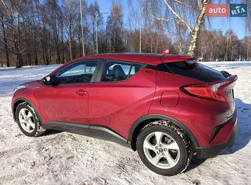 Внедорожник / Кроссовер Toyota C-HR 2018 в Ужгороде