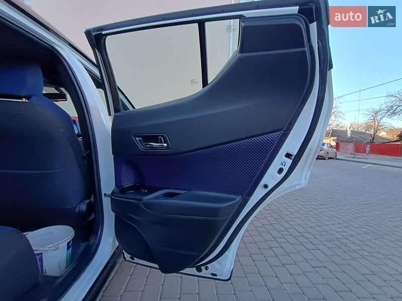 Внедорожник / Кроссовер Toyota C-HR 2016 в Измаиле