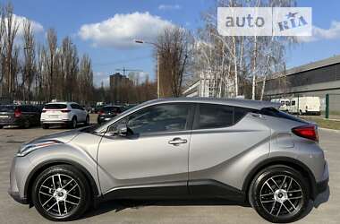 Внедорожник / Кроссовер Toyota C-HR 2019 в Киеве