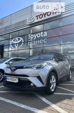 Позашляховик / Кросовер Toyota C-HR 2016 в Києві