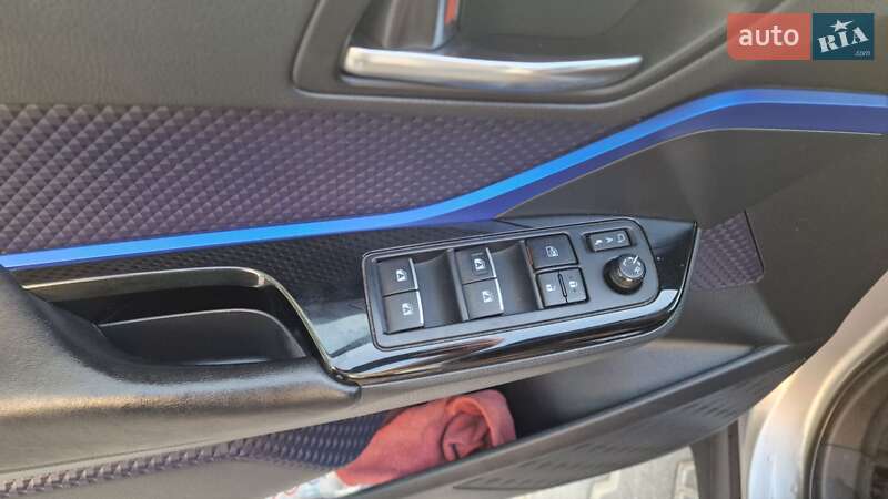 Позашляховик / Кросовер Toyota C-HR 2016 в Хмельницькому