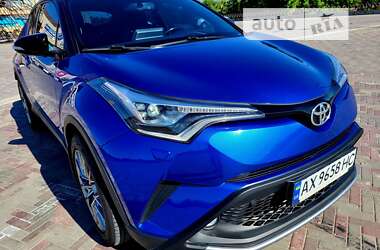 Позашляховик / Кросовер Toyota C-HR 2017 в Харкові