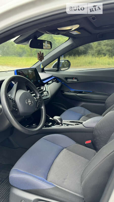 Внедорожник / Кроссовер Toyota C-HR 2021 в Киеве
