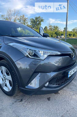 Внедорожник / Кроссовер Toyota C-HR 2017 в Харькове