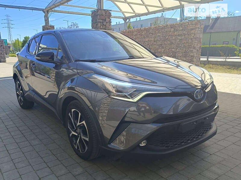 Внедорожник / Кроссовер Toyota C-HR 2017 в Хмельницком