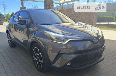 Внедорожник / Кроссовер Toyota C-HR 2017 в Хмельницком