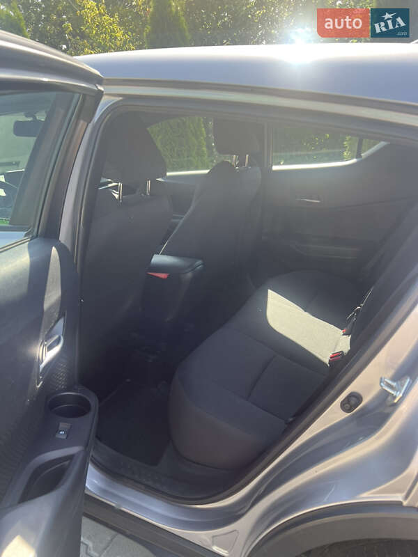 Позашляховик / Кросовер Toyota C-HR 2018 в Києві фото 6 Позашляховик / Кросовер Toyota C-HR 2018 в Києві