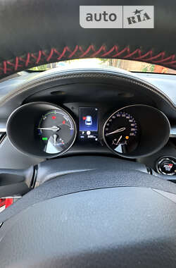 Внедорожник / Кроссовер Toyota C-HR 2022 в 