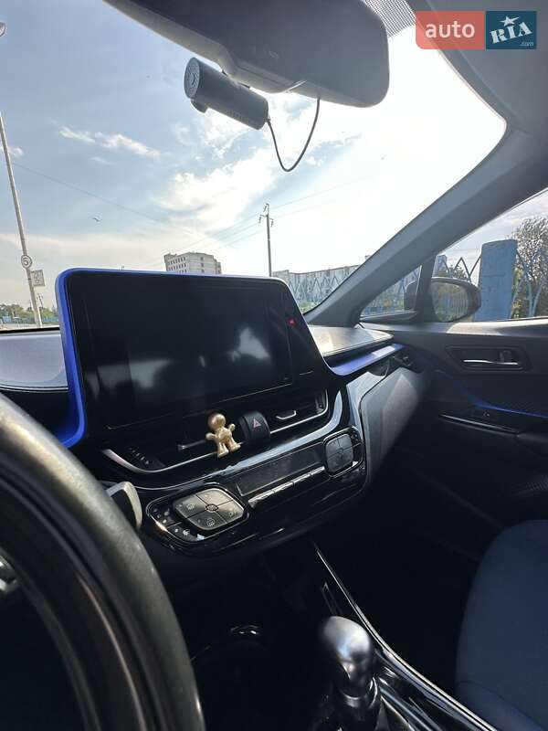 Внедорожник / Кроссовер Toyota C-HR 2016 в Черновцах фото 13 Внедорожник / Кроссовер Toyota C-HR 2016 в Черновцах