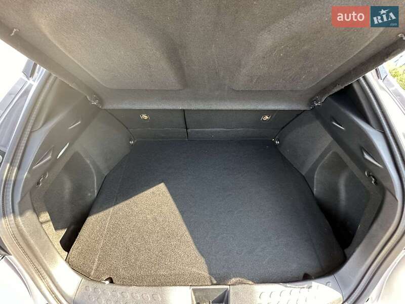 Внедорожник / Кроссовер Toyota C-HR 2016 в Черновцах фото 14 Внедорожник / Кроссовер Toyota C-HR 2016 в Черновцах