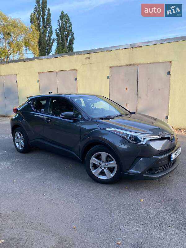 Внедорожник / Кроссовер Toyota C-HR 2019 в Киеве