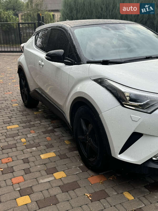 Позашляховик / Кросовер Toyota C-HR 2017 в Києві