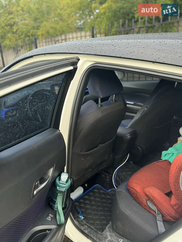 Позашляховик / Кросовер Toyota C-HR 2017 в Києві