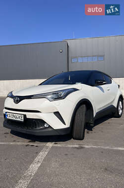 Внедорожник / Кроссовер Toyota C-HR 2016 в 