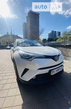 Внедорожник / Кроссовер Toyota C-HR 2017 в Киеве