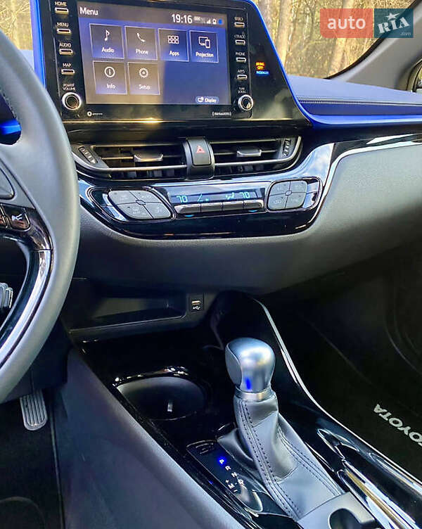 Внедорожник / Кроссовер Toyota C-HR 2020 в Киеве