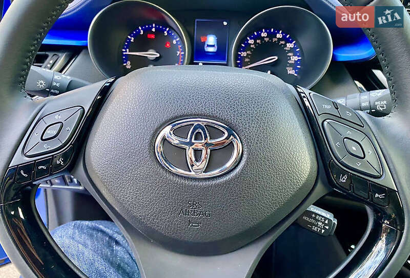 Внедорожник / Кроссовер Toyota C-HR 2020 в Киеве