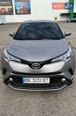 Позашляховик / Кросовер Toyota C-HR 2016 в Миколаєві