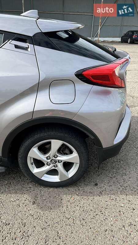 Позашляховик / Кросовер Toyota C-HR 2016 в Миколаєві