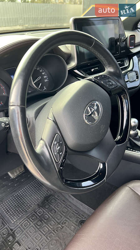 Позашляховик / Кросовер Toyota C-HR 2016 в Миколаєві