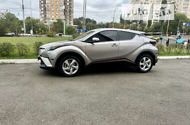 Внедорожник / Кроссовер Toyota C-HR 2017 в Киеве