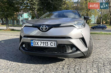 Внедорожник / Кроссовер Toyota C-HR 2016 в Хмельницком