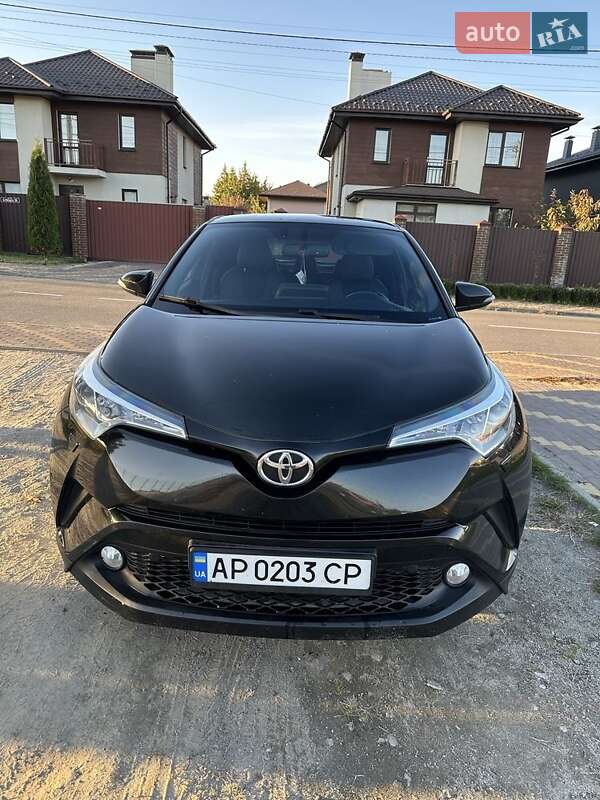 Позашляховик / Кросовер Toyota C-HR 2017 в Києві