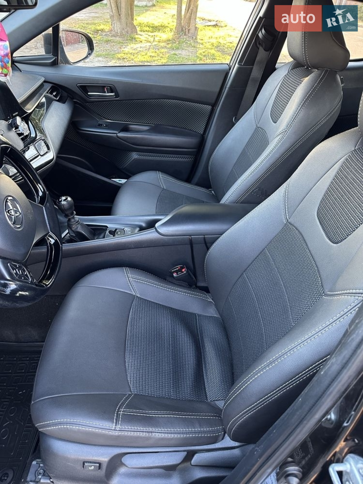 2017 Toyota C-HR - мініатюра 16