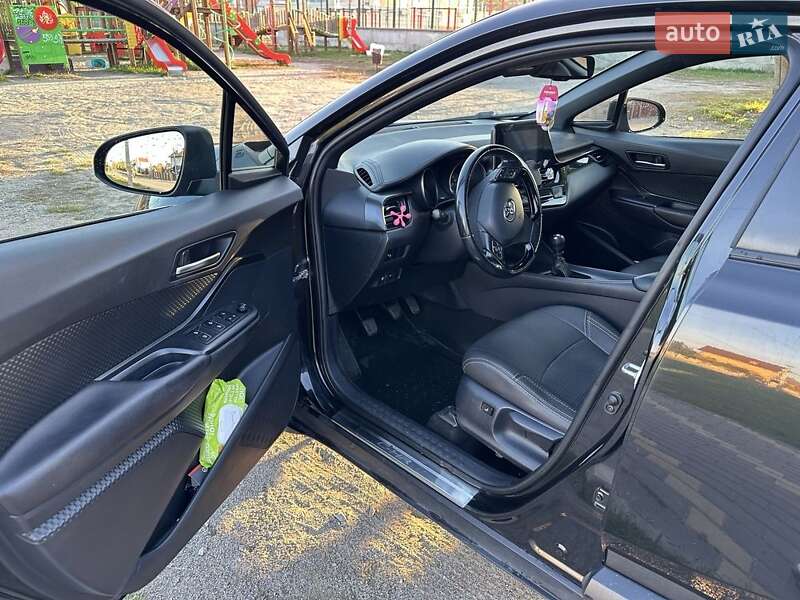 Позашляховик / Кросовер Toyota C-HR 2017 в Києві