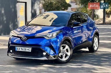 Внедорожник / Кроссовер Toyota C-HR 2017 в Киеве