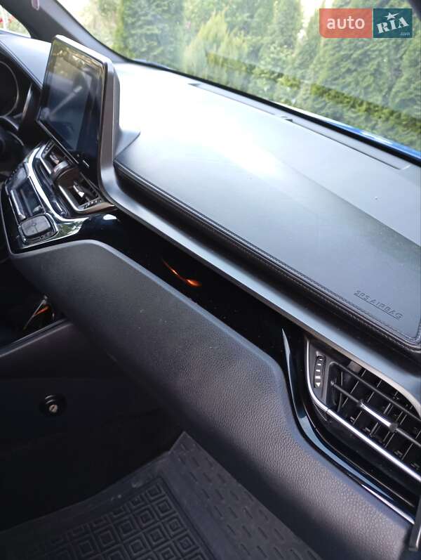 Позашляховик / Кросовер Toyota C-HR 2018 в Івано-Франківську