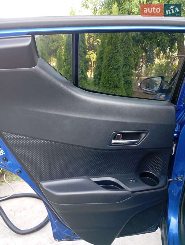 Позашляховик / Кросовер Toyota C-HR 2018 в Івано-Франківську