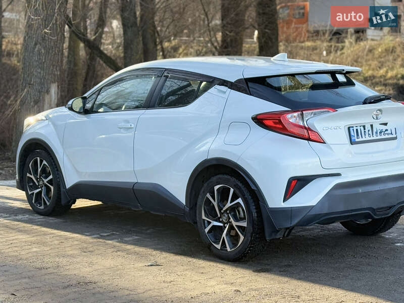 Позашляховик / Кросовер Toyota C-HR 2017 в Хмельницькому