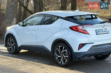 Внедорожник / Кроссовер Toyota C-HR 2017 в 