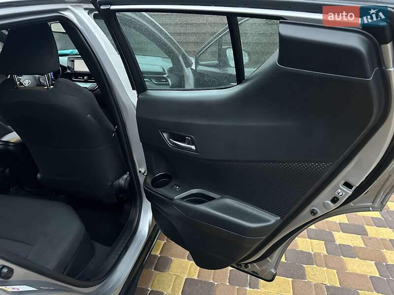 Позашляховик / Кросовер Toyota C-HR 2017 в Києві