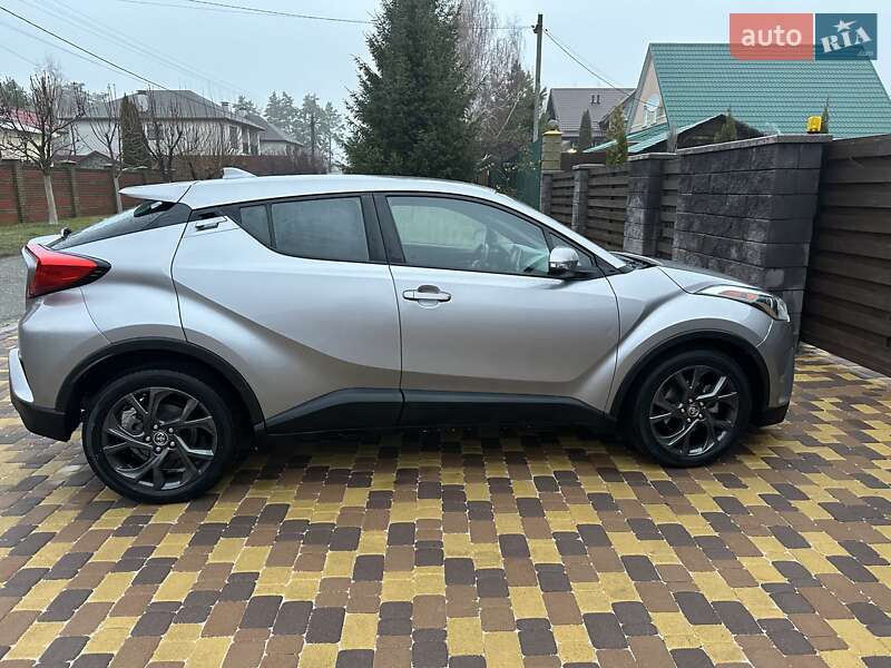 Позашляховик / Кросовер Toyota C-HR 2017 в Києві