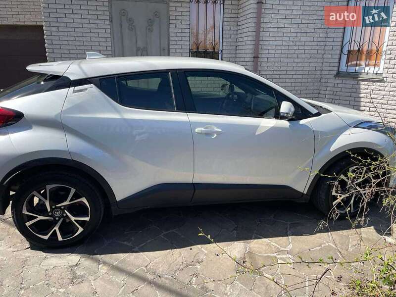 Позашляховик / Кросовер Toyota C-HR 2019 в Києві