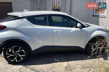 Позашляховик / Кросовер Toyota C-HR 2019 в Києві