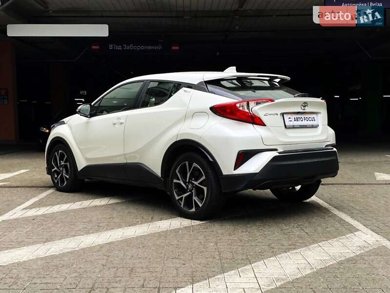 Позашляховик / Кросовер Toyota C-HR 2019 в Києві