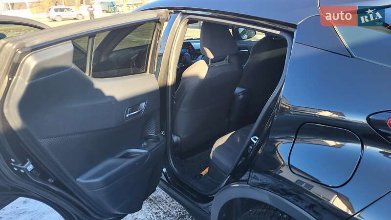 Позашляховик / Кросовер Toyota C-HR 2017 в Києві фото 6 Позашляховик / Кросовер Toyota C-HR 2017 в Києві