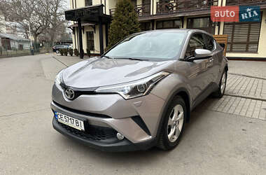 Позашляховик / Кросовер Toyota C-HR 2016 в Чернівцях