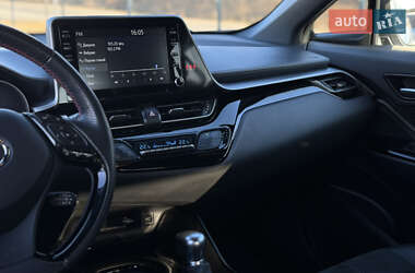 Внедорожник / Кроссовер Toyota C-HR 2021 в 