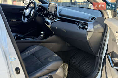 Внедорожник / Кроссовер Toyota C-HR 2021 в 