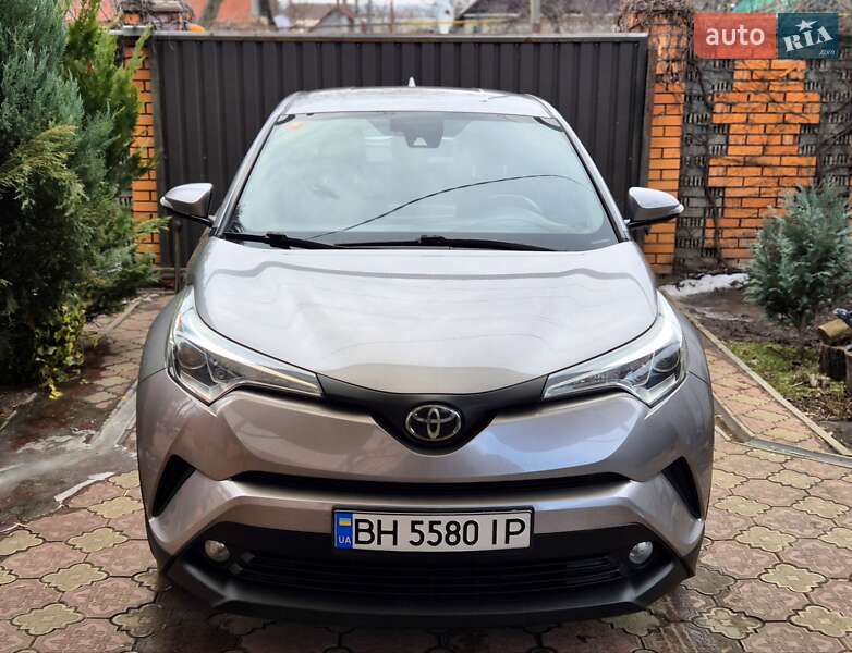 Внедорожник / Кроссовер Toyota C-HR 2017 в Запорожье