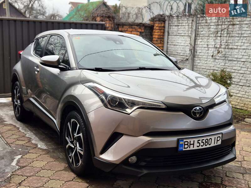 Внедорожник / Кроссовер Toyota C-HR 2017 в Запорожье