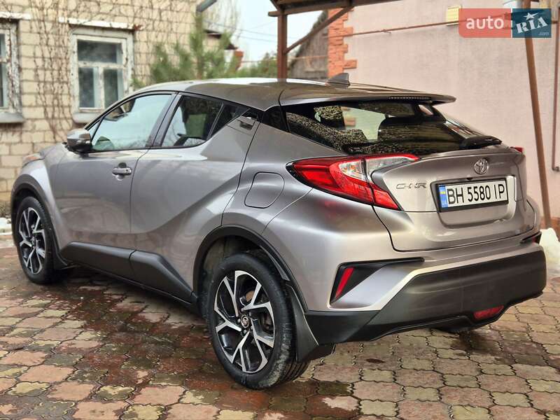 Внедорожник / Кроссовер Toyota C-HR 2017 в Запорожье