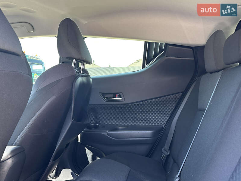 Позашляховик / Кросовер Toyota C-HR 2020 в Виноградові фото 11 Позашляховик / Кросовер Toyota C-HR 2020 в Виноградові