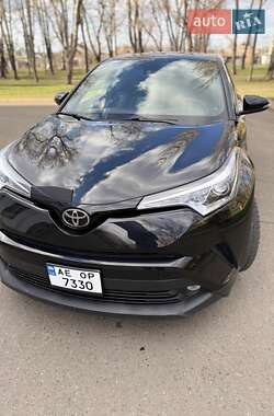 Внедорожник / Кроссовер Toyota C-HR 2018 в 