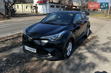 Внедорожник / Кроссовер Toyota C-HR 2017 в 