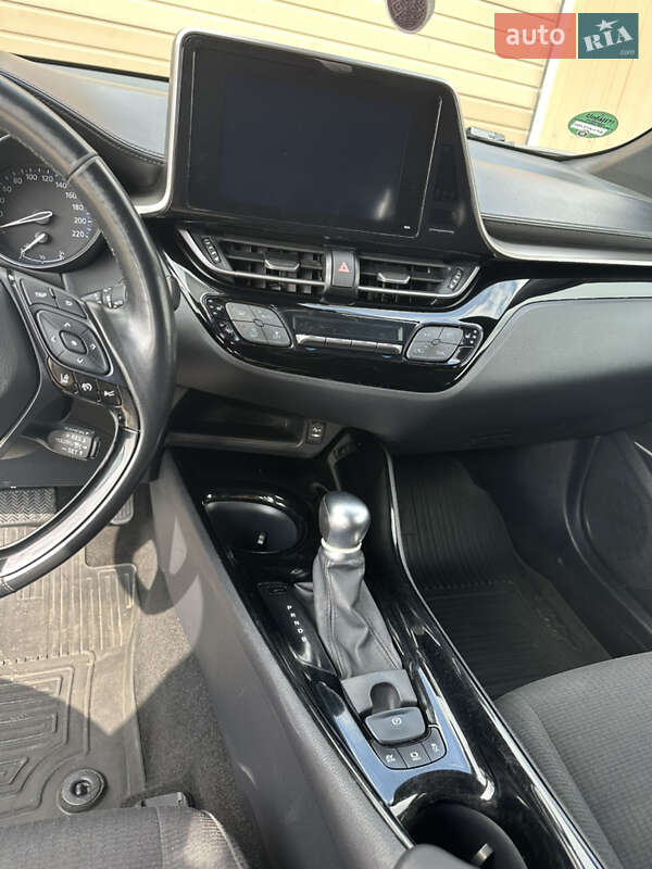 Внедорожник / Кроссовер Toyota C-HR 2019 в Харькове